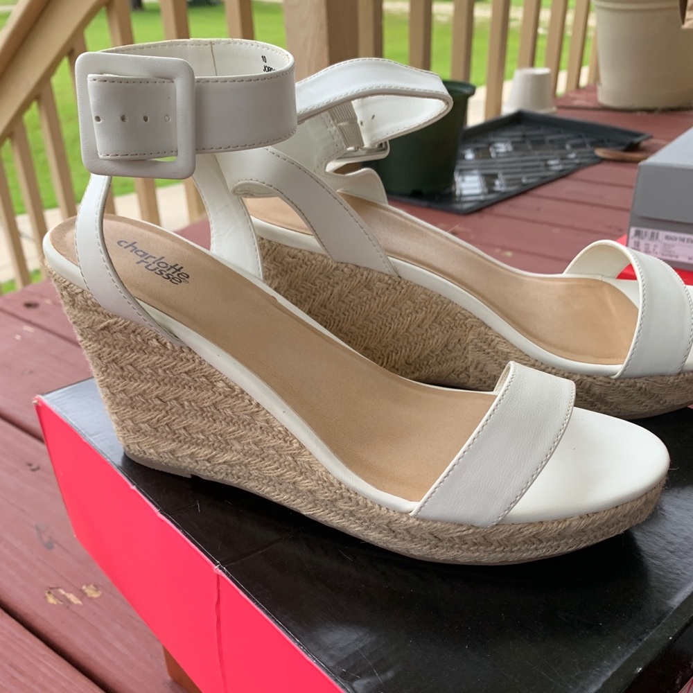 White Wedges